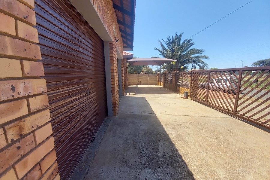 4 Bedroom Property for Sale in Minerva Gardens Northern Cape